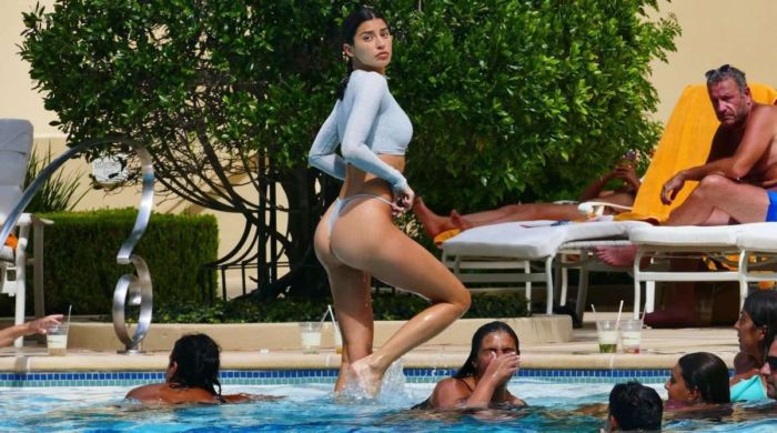 Nicole Williams In A Bikini At The Swimming Pool In Las Vegas