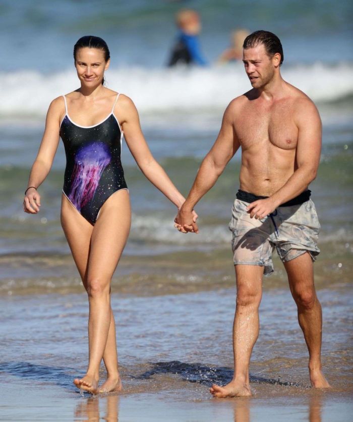 Rachael Finch Vacationing In A Swimsuit At The Beach