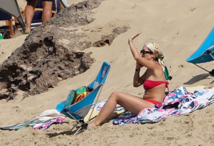 Rita Ora On A Vacation In Pink Bikini At A Beach