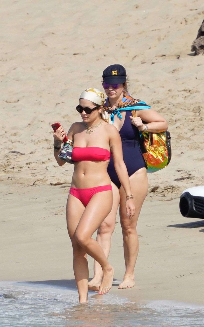 Rita Ora On A Vacation In Pink Bikini At A Beach