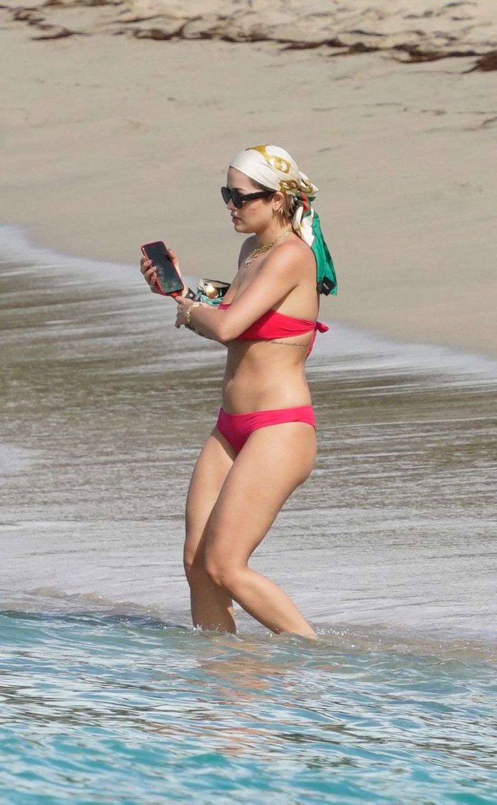 Rita Ora On A Vacation In Pink Bikini At A Beach