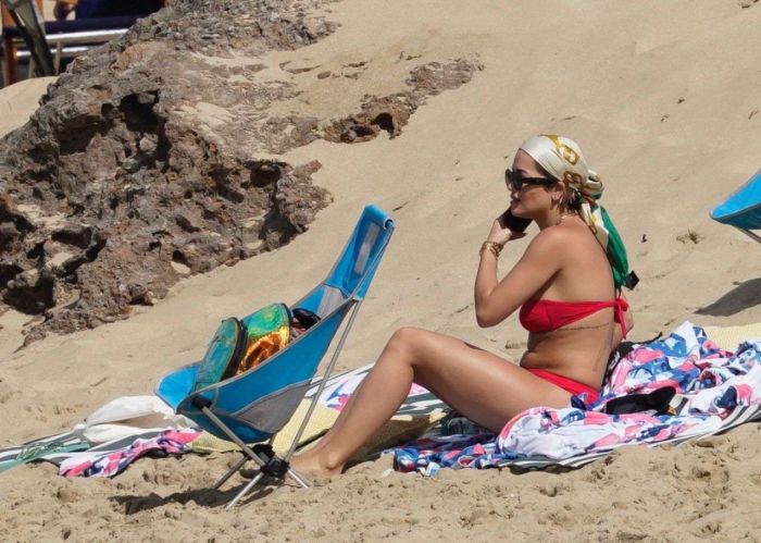 Rita Ora On A Vacation In Pink Bikini At A Beach