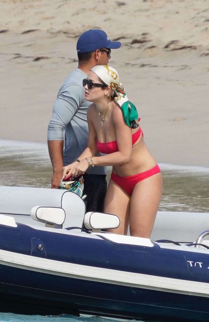 Rita Ora On A Vacation In Pink Bikini At A Beach