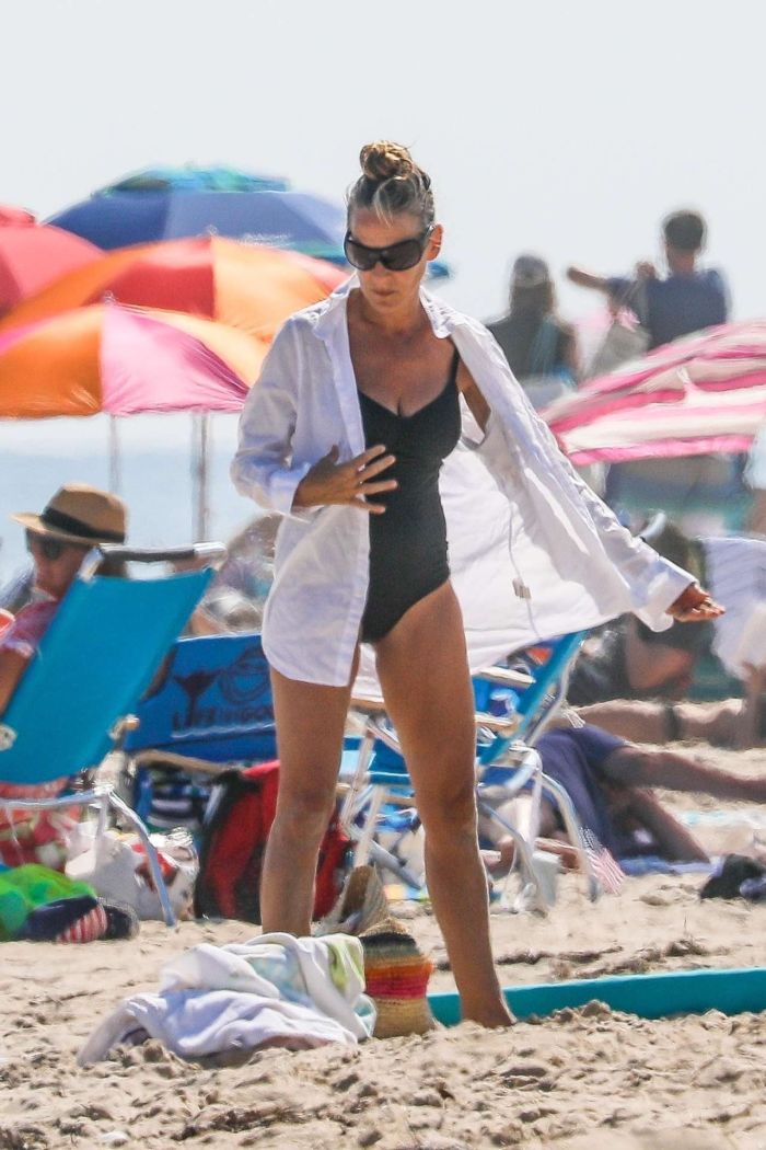 Sarah Jessica Parker Vacationing In A Swimsuit With Her Family In Hamptons