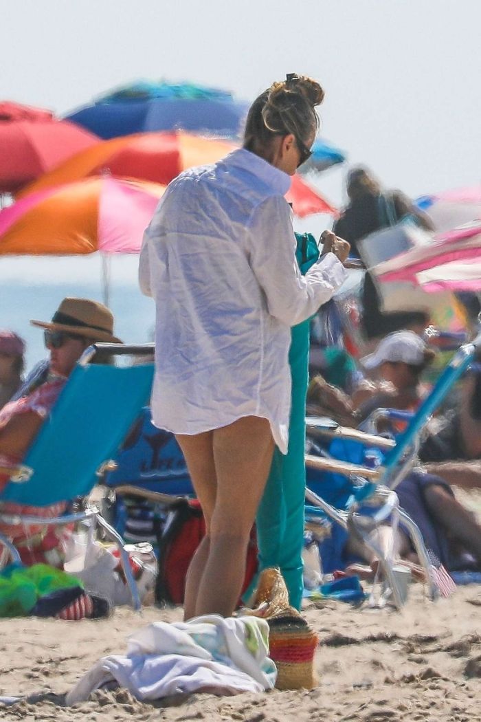 Sarah Jessica Parker Vacationing In A Swimsuit With Her Family In Hamptons