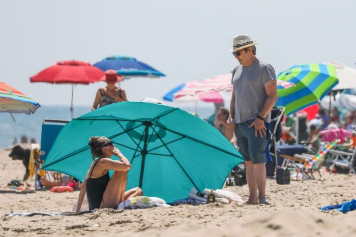 Sarah Jessica Parker Vacationing In A Swimsuit With Her Family In Hamptons