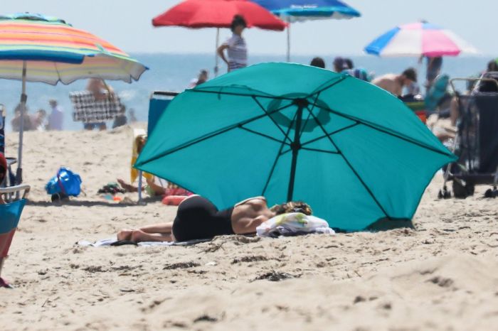 Sarah Jessica Parker Vacationing In A Swimsuit With Her Family In Hamptons
