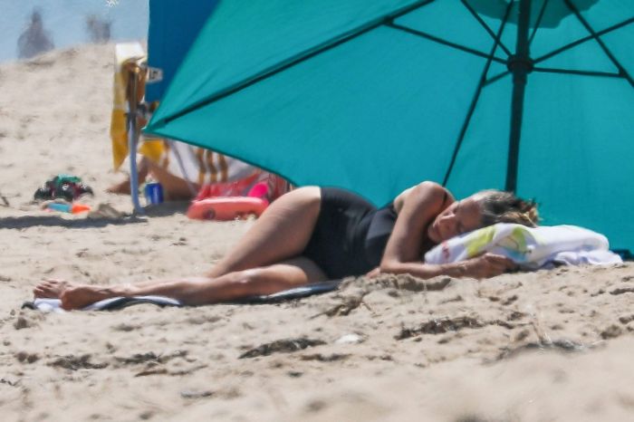 Sarah Jessica Parker Vacationing In A Swimsuit With Her Family In Hamptons