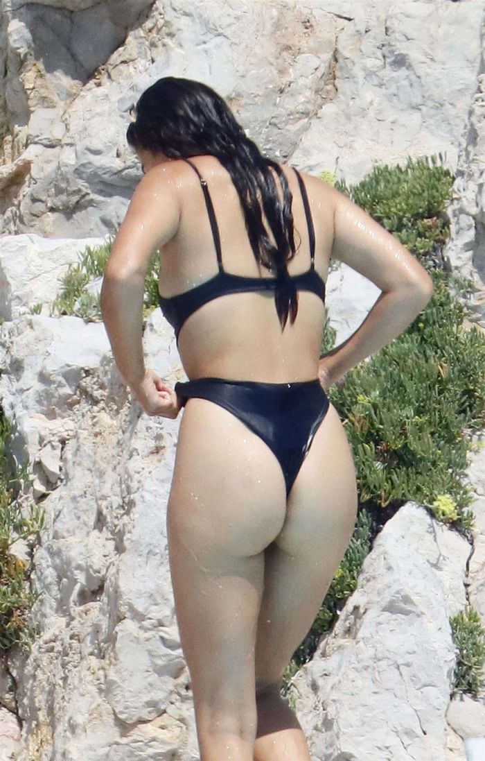 Shanina Shaik On A Bikini Vacation With A Friend At The Swimming Pool In Antibes