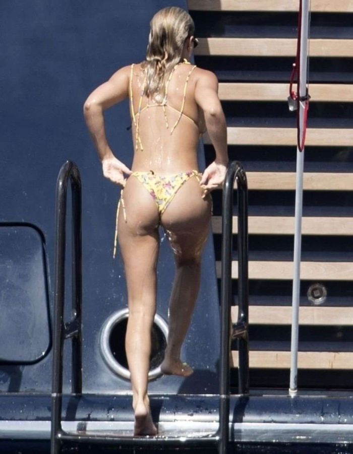 Sofia Richie On A Vacation In Bikini On A Yacht In Capri