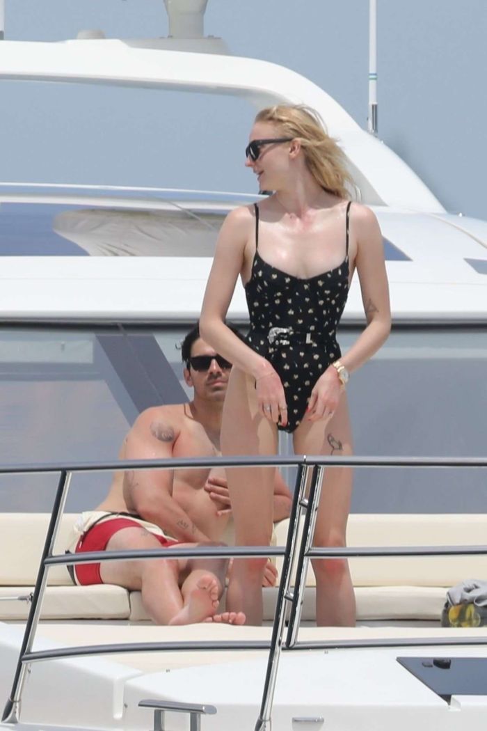 Sophie Turner In A Swimsuit On A Yacht In Mexico