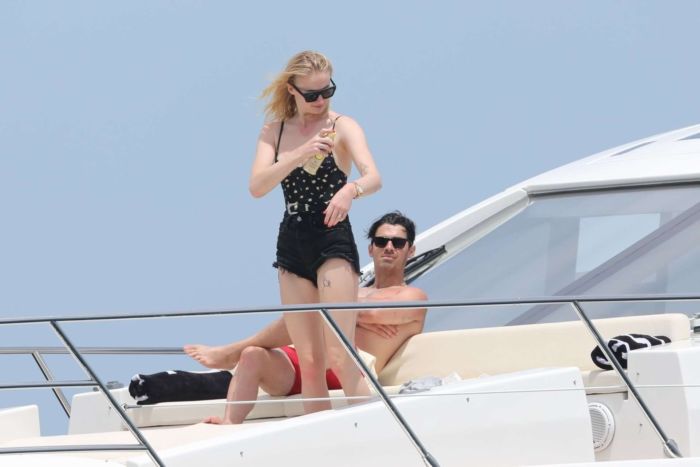 Sophie Turner In A Swimsuit On A Yacht In Mexico