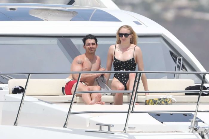 Sophie Turner In A Swimsuit On A Yacht In Mexico