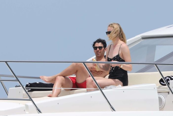 Sophie Turner In A Swimsuit On A Yacht In Mexico