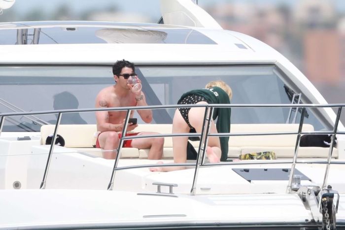Sophie Turner In A Swimsuit On A Yacht In Mexico