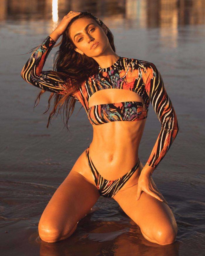 Stephanie Rayner Looks Stunning In Her Latest Bikini Photoshoot