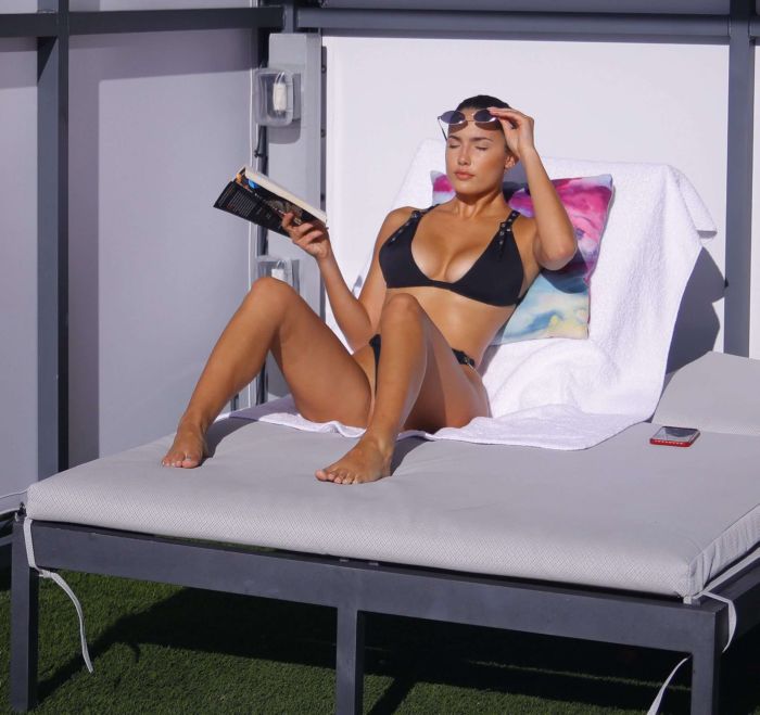 Tao Wickrath Booty In A Black Bikini At A Swimming Pool In Miami