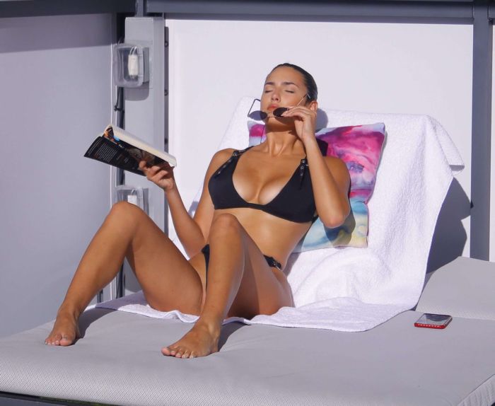 Tao Wickrath Booty In A Black Bikini At A Swimming Pool In Miami