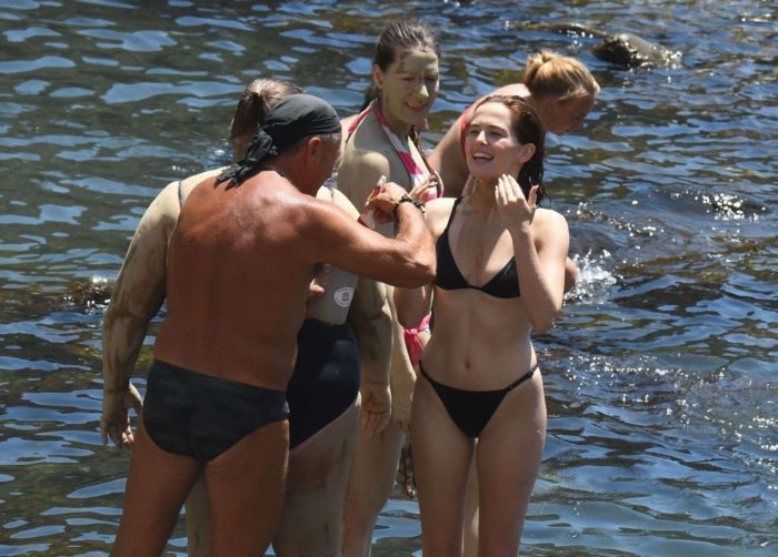 Zoey Deutch With Friends In A Black Bikini In Ischia, Italy
