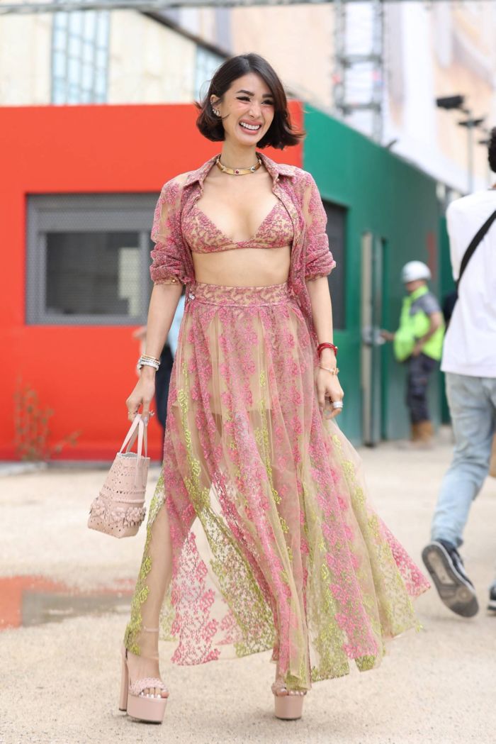 Gorgeous Heart Evangelista Smiling At Elie Saab Spring Summer Show 2023