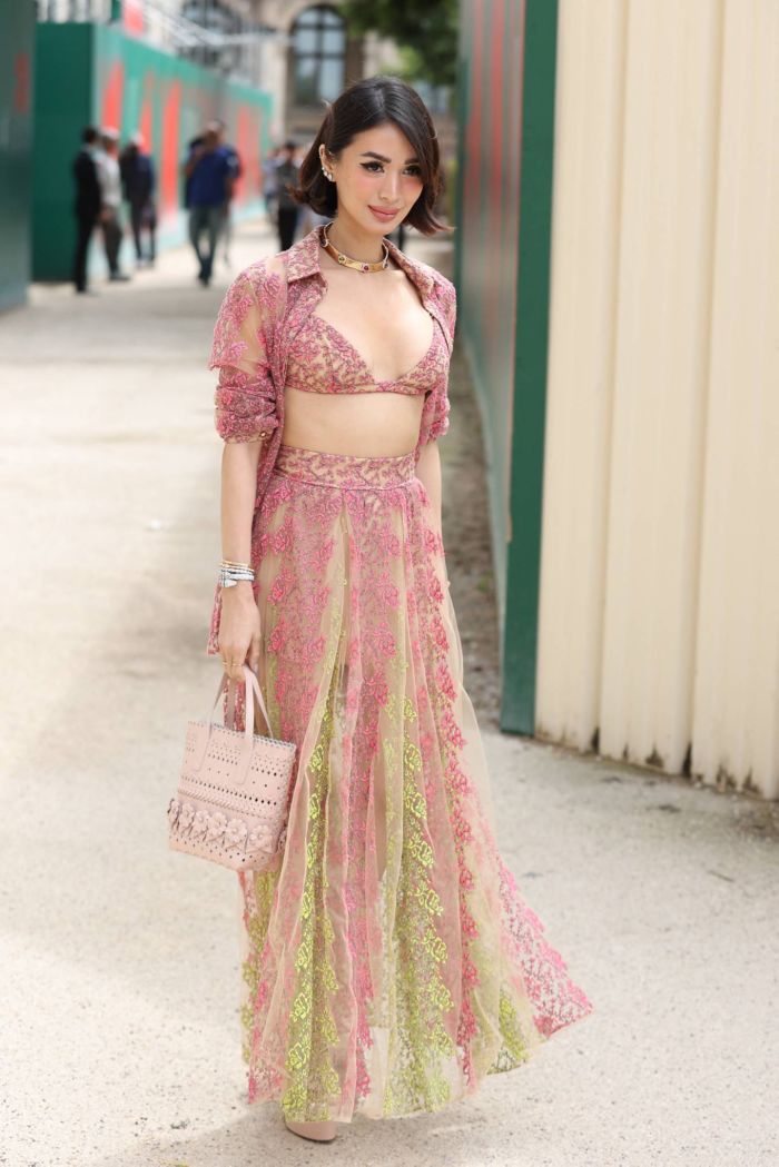 Gorgeous Heart Evangelista Smiling At Elie Saab Spring Summer Show 2023
