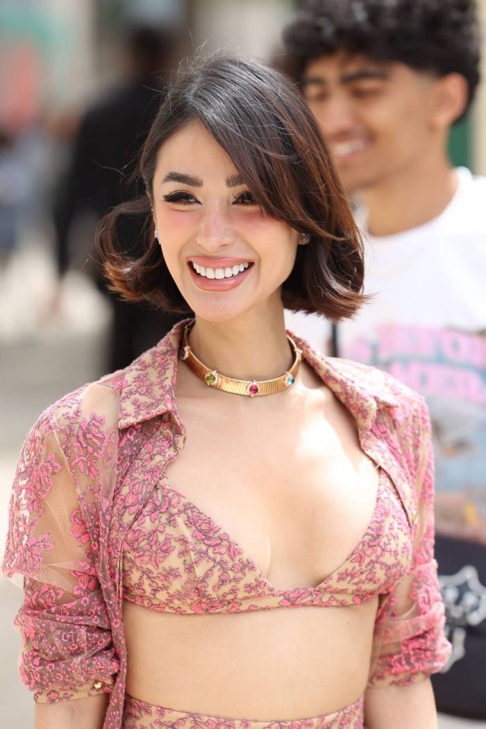 Gorgeous Heart Evangelista Smiling At Elie Saab Spring Summer Show 2023